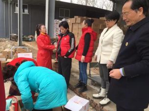 首届全民广场舞百姓舞林盛典 是 由中国广电每日健身频道、崇高健康大舞台管理中心主办，中视聚量（北京）科技有限公司、中管崇高文化传媒（北京）有限公司及北京崇高康乐科技有限公司 、同惠集团 承办。本次盛典旨在庆祝冬奥会顺利举办，且丰富全民娱乐生活，提高全民文化、娱乐、健身素养，提高广大人民群众主动参与全民健康意识，调动社会各方参与全民健康体育健